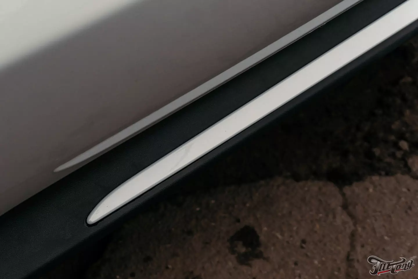 Цветные ремни и частичный окрас для Porsche Taycan